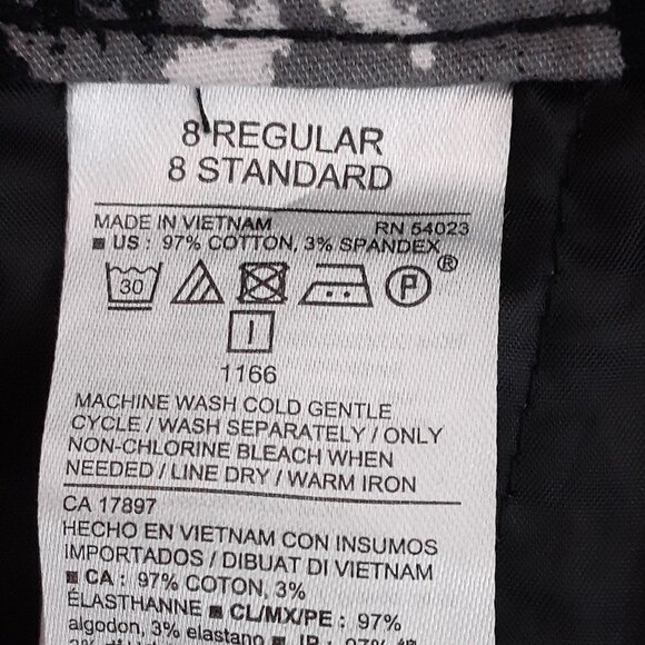 Old NAVY "Harper" Mid-Rise Cropped Animal Print Pull-On Pants; Size 8 - Picture 4 of 4